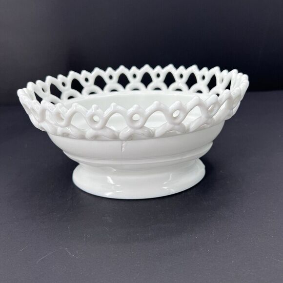 Antique White Milk Glass Large Nesting Chicken Hen Covered Dish - Picture 8 of 16